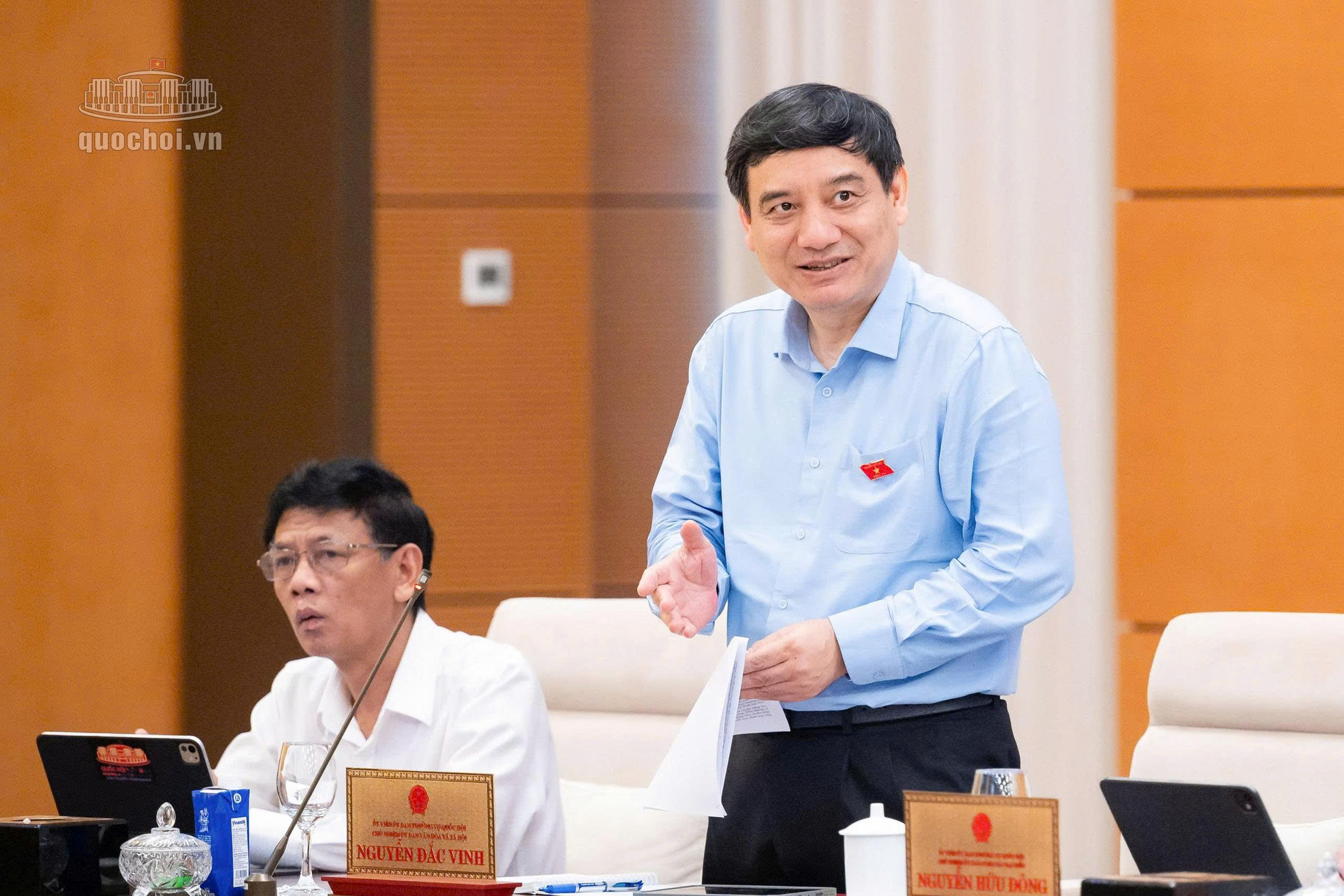 Chủ nhiệm Ủy ban Văn hóa - Xã hội Nguyễn Đắc Vinh trình bày báo cáo thẩm tra.

ẢNH: QUỐC HỘI

