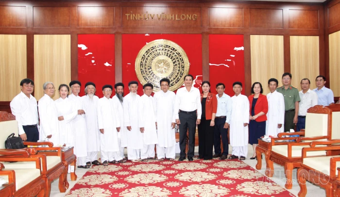Phó Chủ tịch UBND tỉnh Nguyễn Quỳnh Thiện tiếp Ban Đại diện Hội thánh Cao đài Ban Chỉnh đạo tỉnh Vĩnh Long