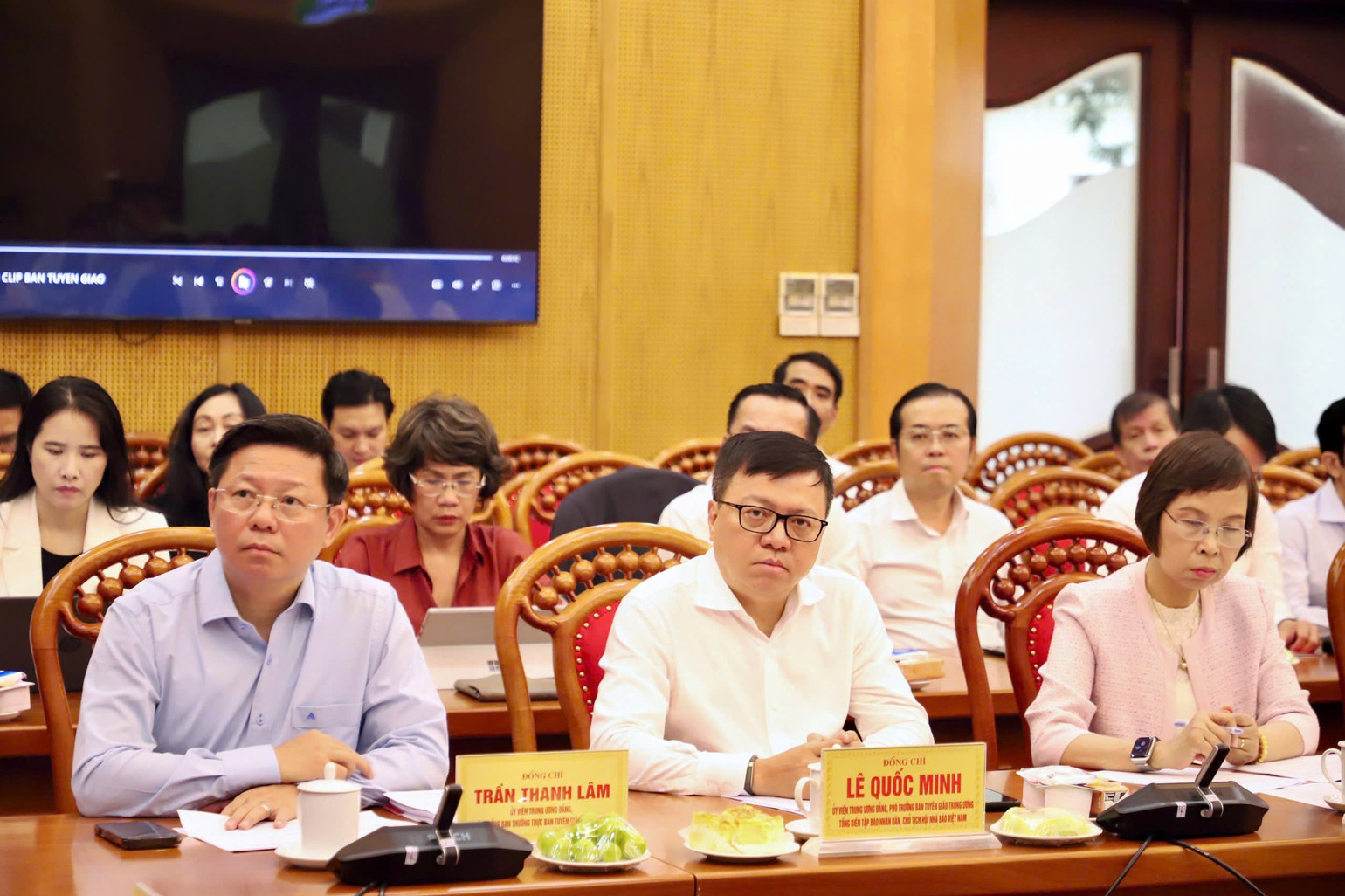 Đại biểu tham dự buổi làm việc. (Ảnh: ĐÔNG HÀ)
