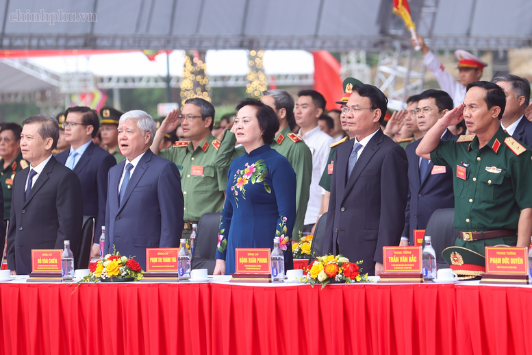 Các đại biểu dự Lễ kỷ niệm 72 năm Ngày Bác Hồ về thăm Đền Hùng và khánh thành Tượng đài “Bác Hồ với ngày hội non sông” - Ảnh: chinhphu.vn/Nhật Bắc