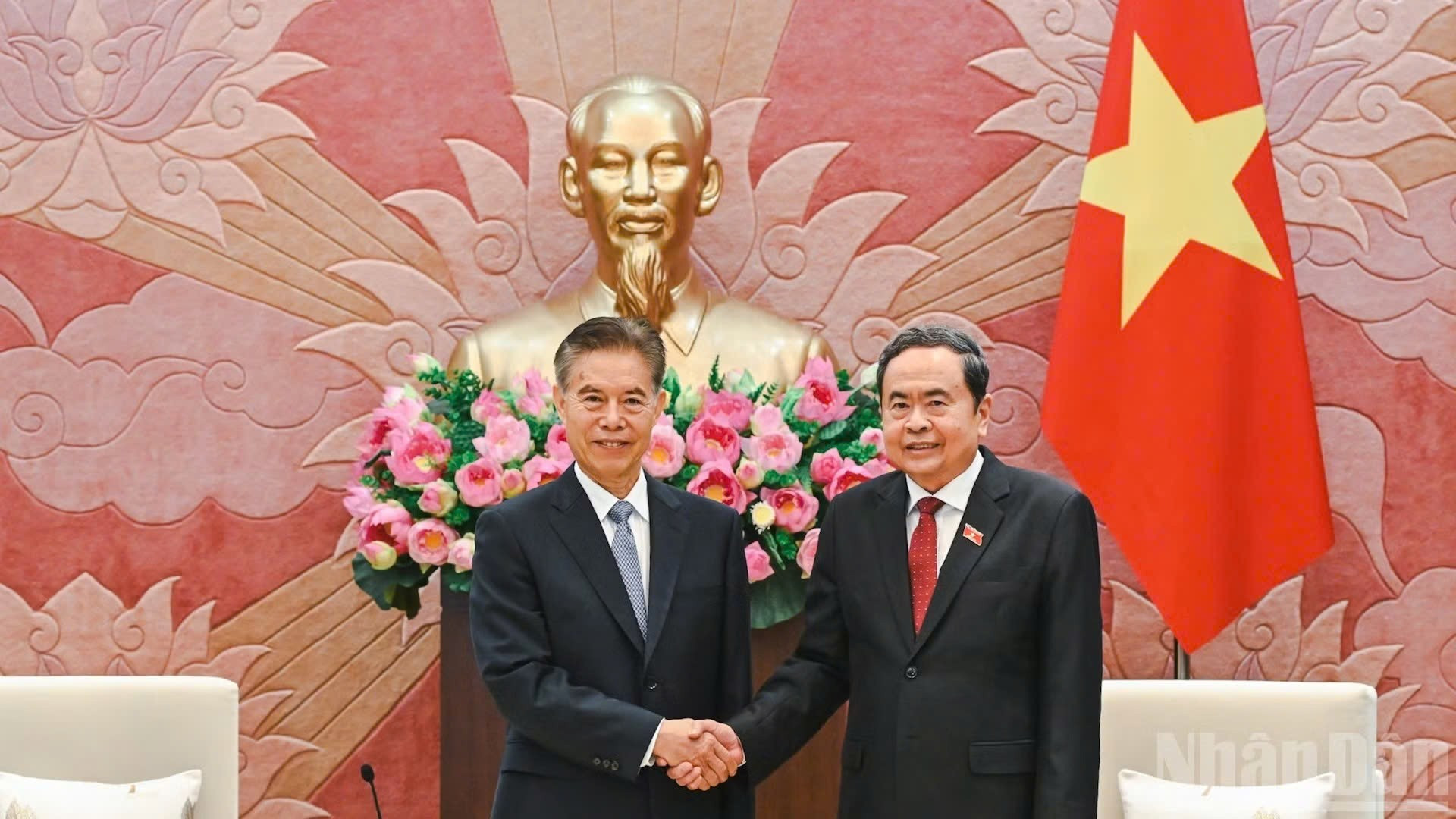 Chủ tịch Quốc hội Trần Thanh Mẫn và Chủ nhiệm Ủy ban Tài chính-Kinh tế của Nhân đại toàn quốc Trung Quốc Chung Sơn. (Ảnh: DUY LINH)
