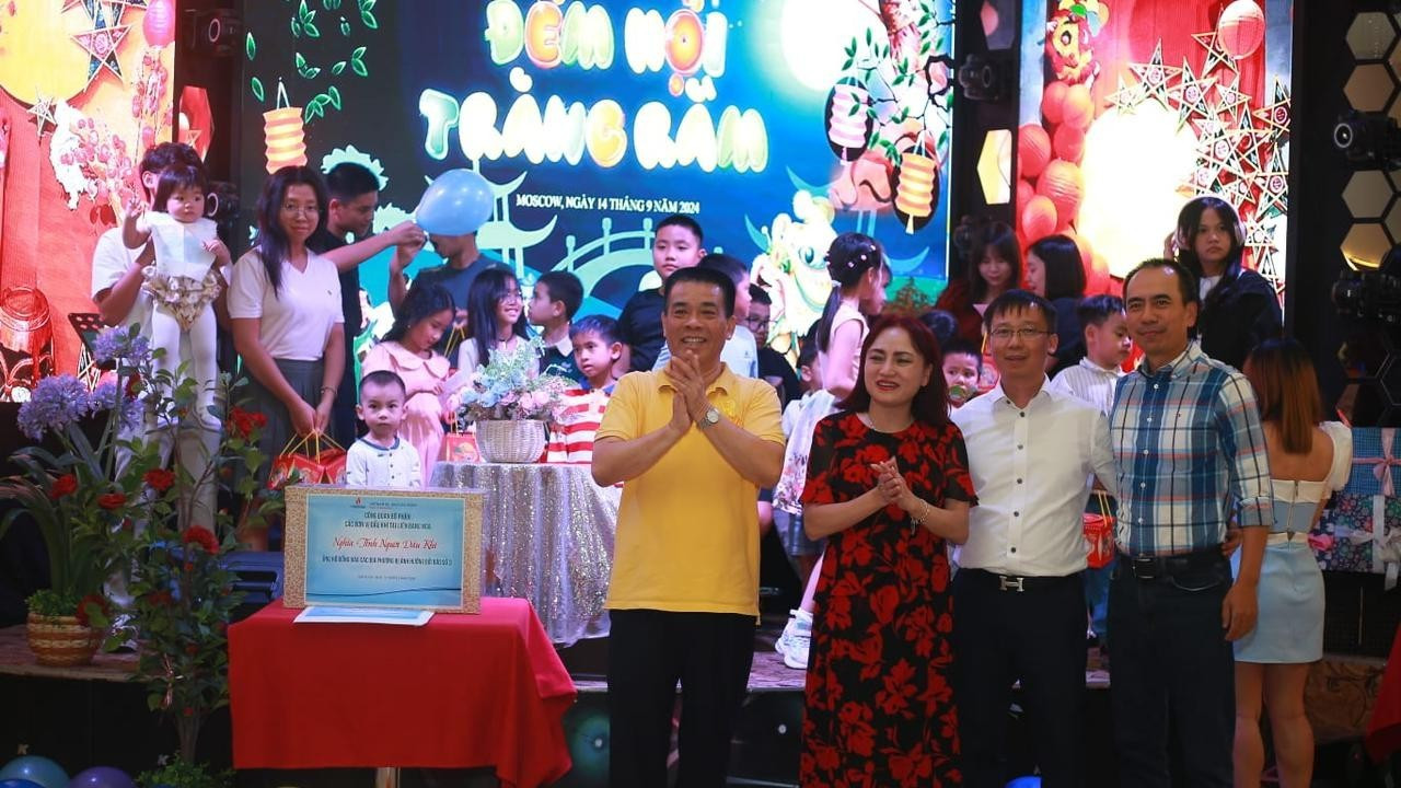Tổ chức Tết trung thu cho các con em gia đình Rusvietpetro.
