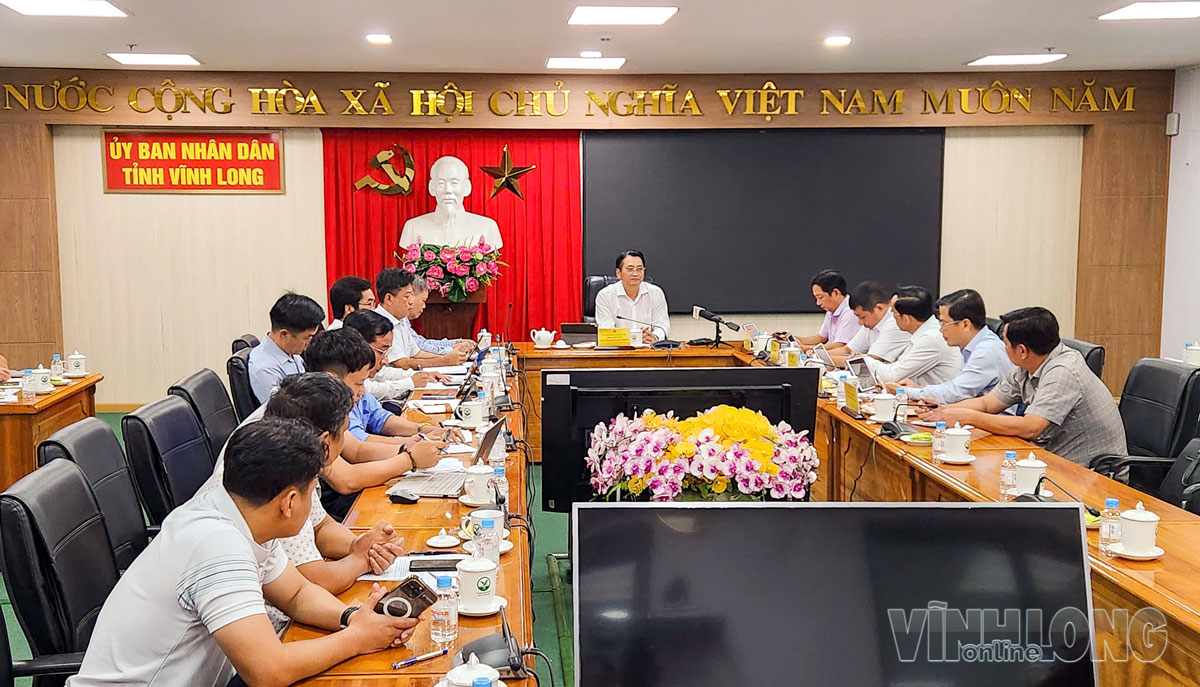 Phó Chủ tịch UBND tỉnh Nguyễn Quỳnh Thiện chủ trì cuộc họp tháo gỡ vướng mắc các hạng mục bổ sung Dự án cao tốc Mỹ Thuận - Cần Thơ. Ảnh: HUỲNH NGUYỄN