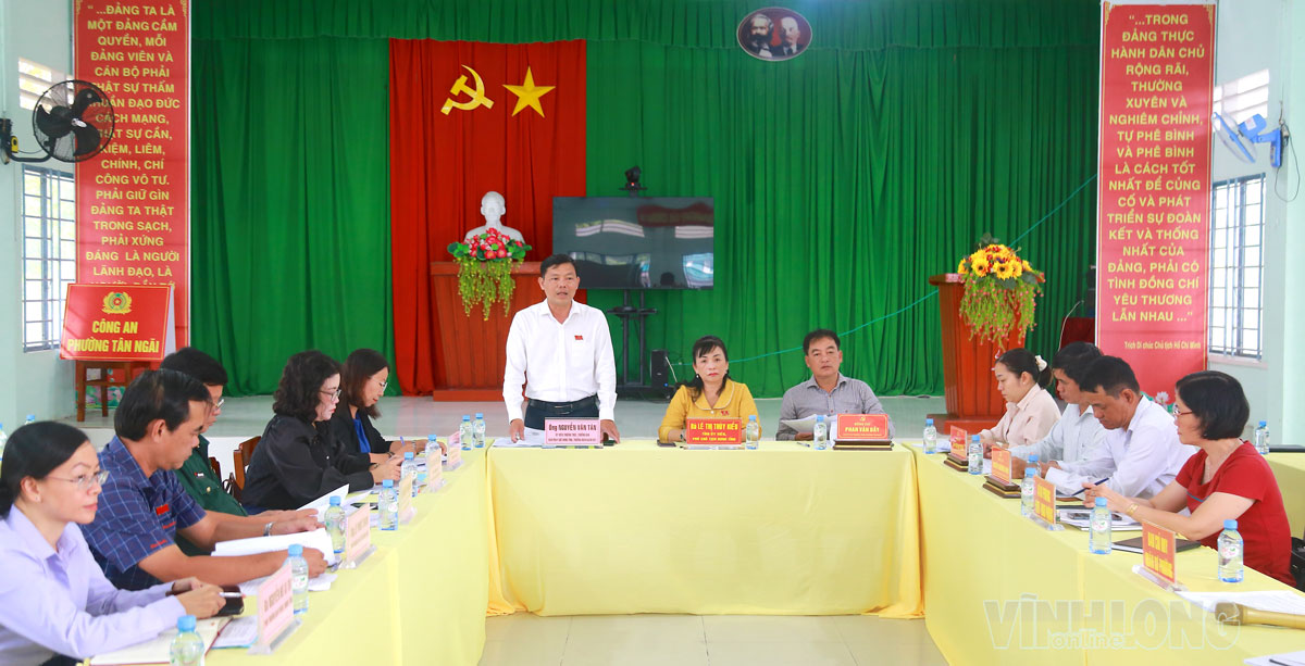 Đoàn giám sát của Ban Pháp chế HĐND tỉnh làm việc với UBND phường Tân Ngãi.