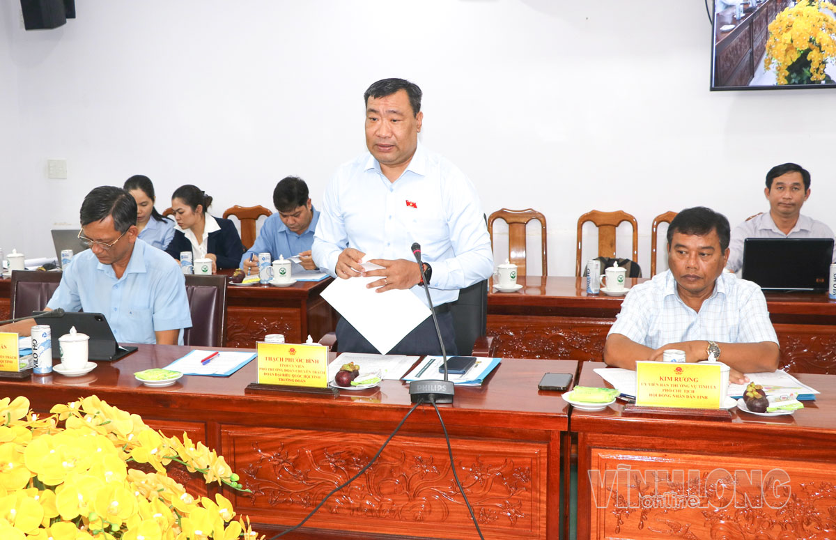  Đồng chí Thạch Phước Bình- Tỉnh ủy viên, Phó Trưởng đoàn chuyên trách Đoàn Đại biểu Quốc hội tỉnh, Trưởng đoàn giám sát phát biểu tại buổi làm việc.