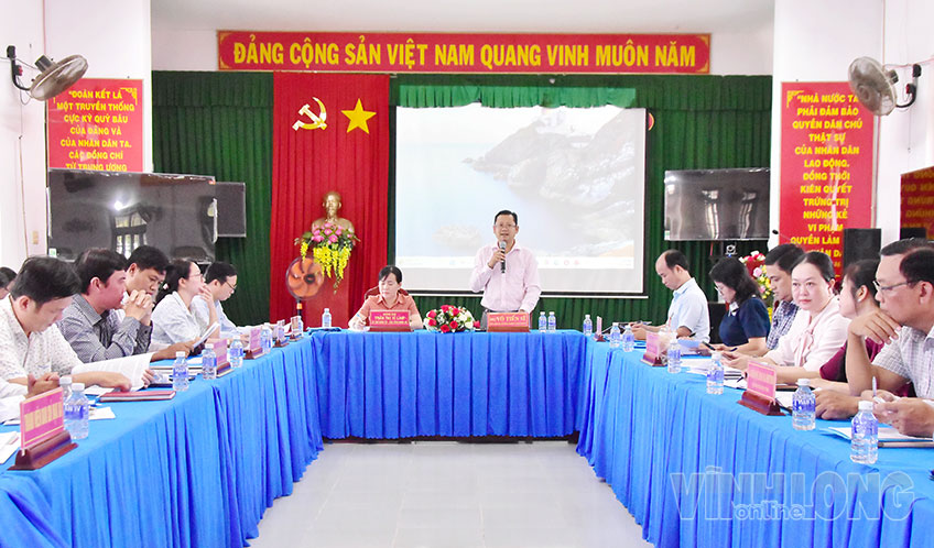 Phó Giám đốc Sở Nông nghiệp và Môi trường Võ Tiến Sĩ phát biểu chỉ đạo buổi kiểm tra.