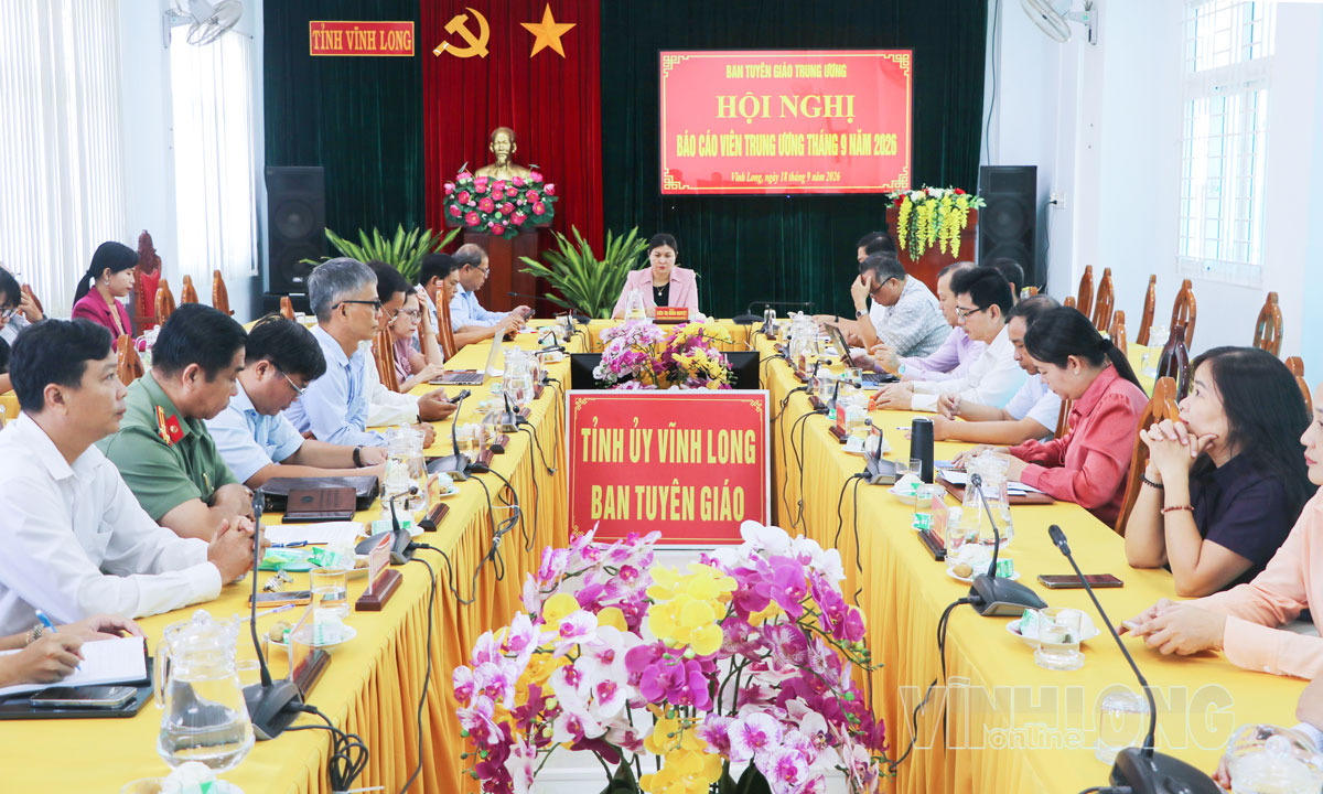 Đồng chí Kiên Thị Minh Nguyệt- Tỉnh ủy viên, Phó Trưởng Ban Tuyên giáo Tỉnh ủy chủ trì điểm cầu tỉnh Vĩnh Long tham dự hội nghị.