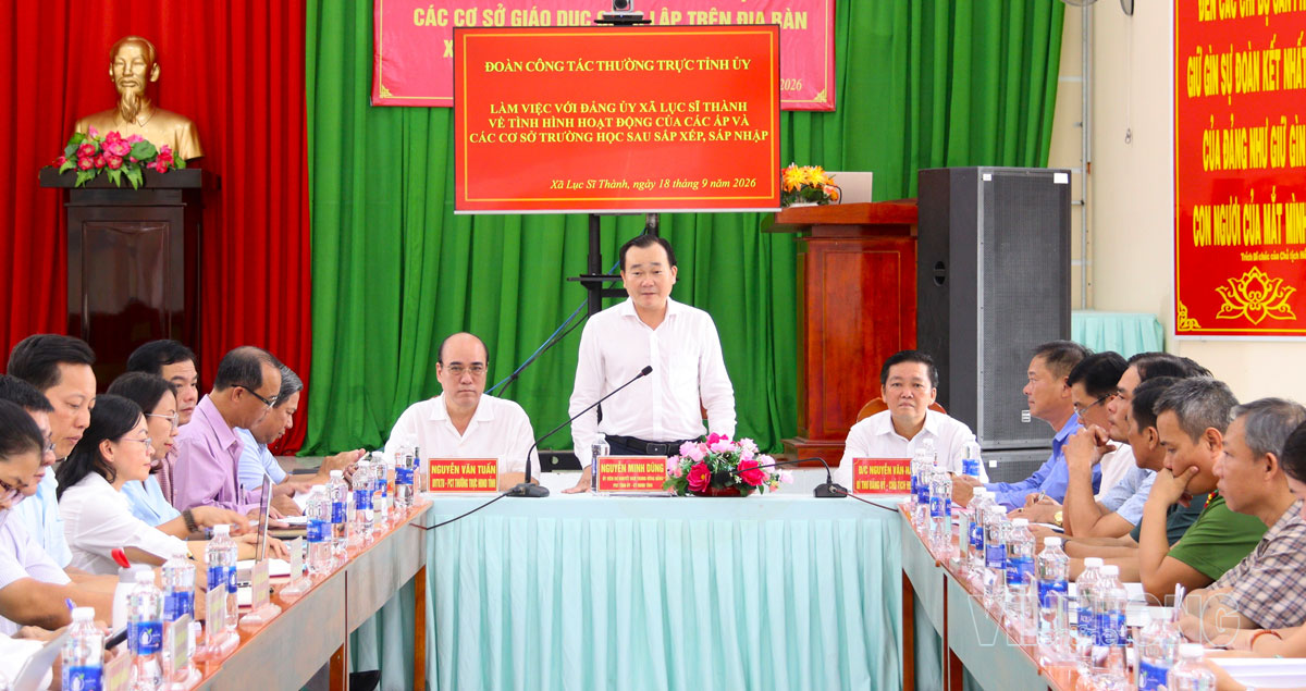 Đồng chí Nguyễn Minh Dũng- Ủy viên dự khuyết Trung ương Đảng, Phó Bí thư Tỉnh ủy, Chủ tịch HĐND tỉnh phát biểu tại buổi làm việc.