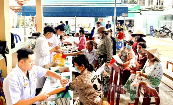 Bệnh viện Quân y 121 khám sức khỏe miễn phí tại 10 xã, phường Vĩnh Long