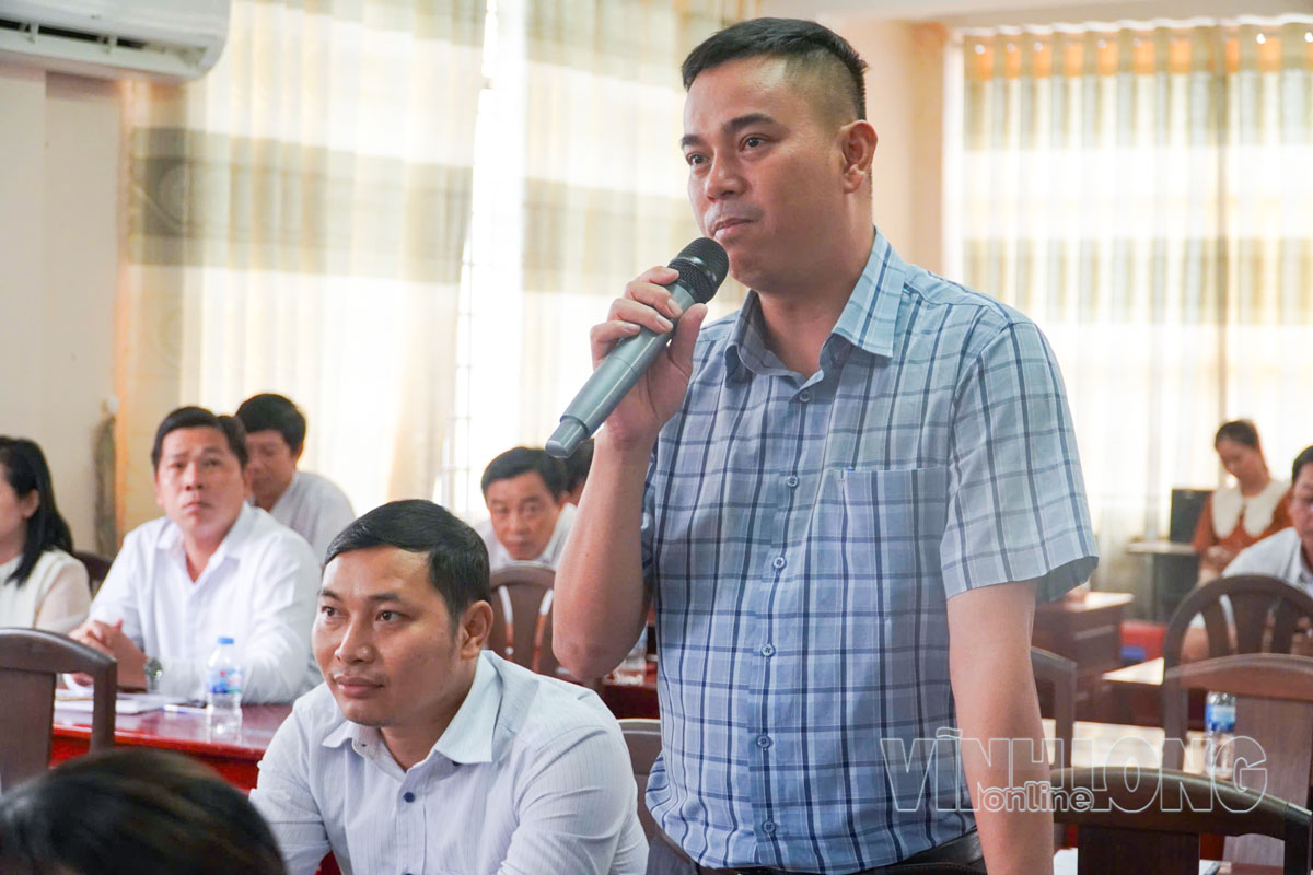 Đại biểu thuộc Trạm Y tế xã Bảo Thạnh phát biểu tại hội nghị.