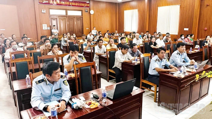 Tăng cường chống buôn lậu thuốc lá trong tình hình mới