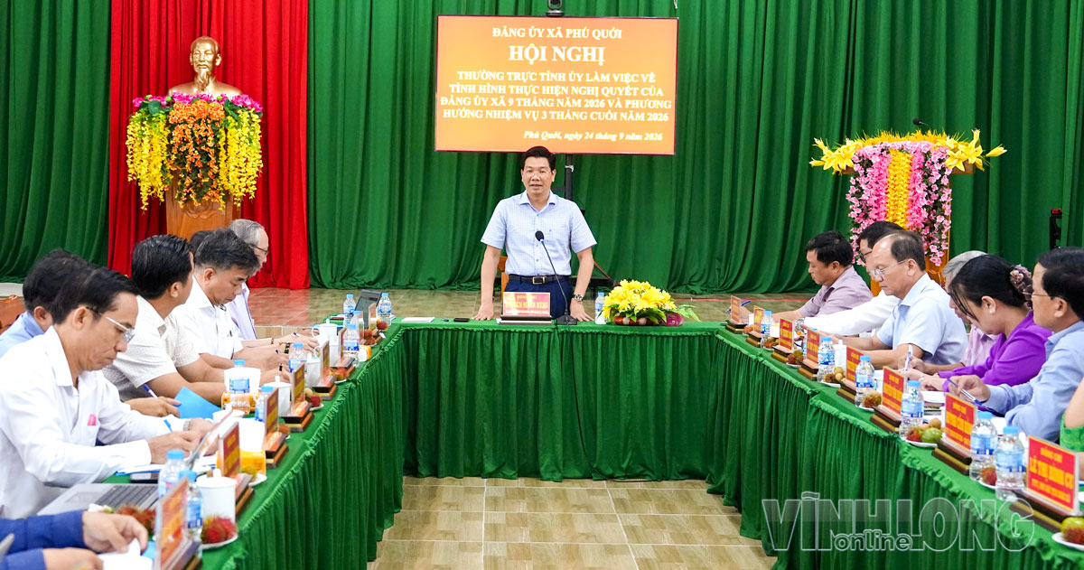 Phó Bí thư Thường trực Tỉnh ủy Nguyễn Mạnh Hùng phát biểu tại buổi làm việc với xã Phú Quới.