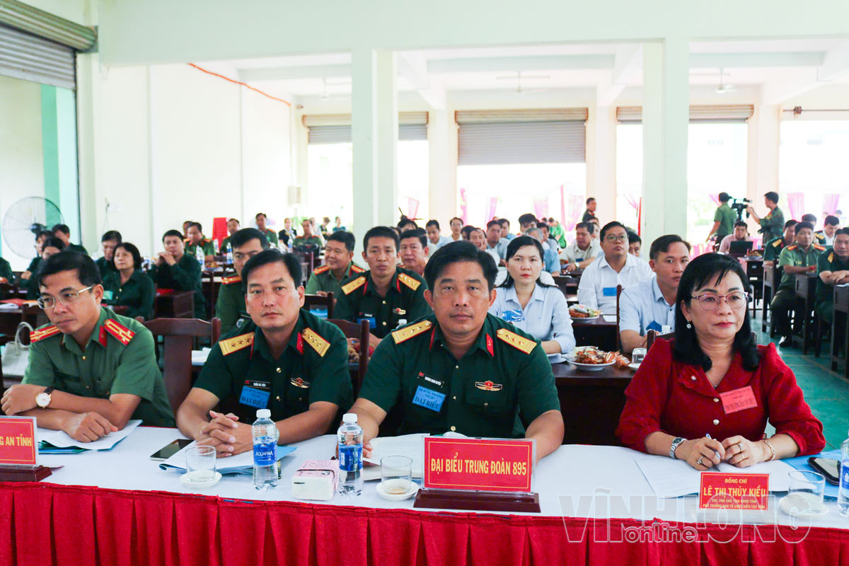 Đại biểu tham dự diễn tập phòng thủ xã Hưng Nhượng.