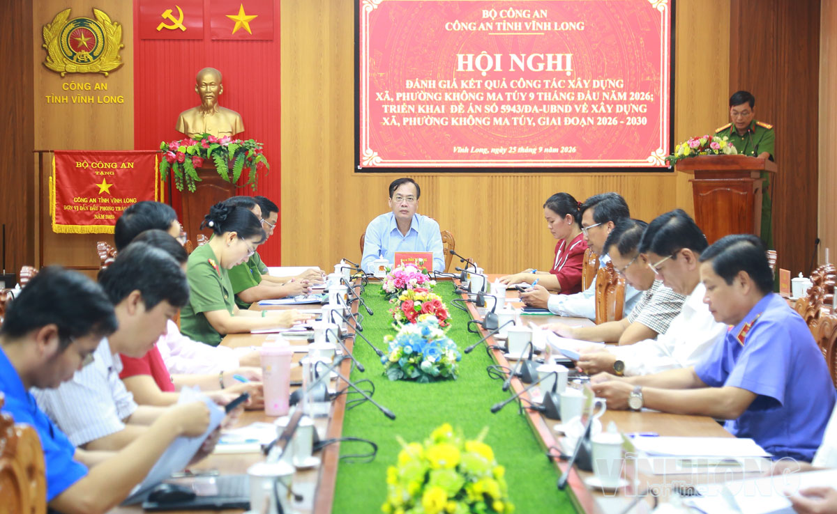 Đồng chí Trần Trí Quang- Phó Bí thư Tỉnh ủy, Chủ tịch UBND tỉnh chủ trì hội nghị.