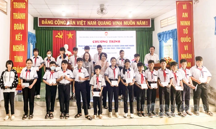 Xã Tân Thủy trao tặng 110 suất học bổng cho học sinh, sinh viên có hoàn cảnh khó khăn