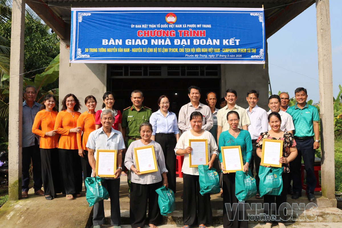 UBND xã Phước Mỹ Trung bàn giao  nhà Đại đoàn kết cho hộ nghèo, hộ cận nghèo trên địa bàn xã.