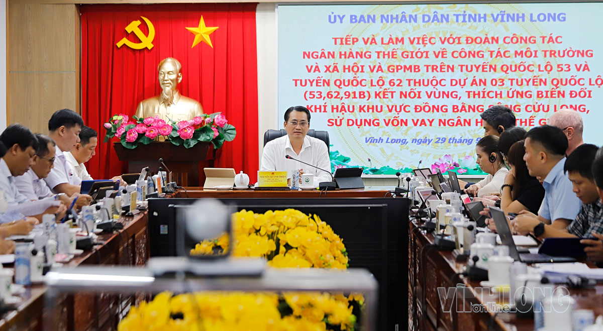 Đồng chí Nguyễn Quỳnh Thiện - Tỉnh ủy viên, Phó Chủ tịch UBND tỉnh phát biểu tại buổi làm việc.
