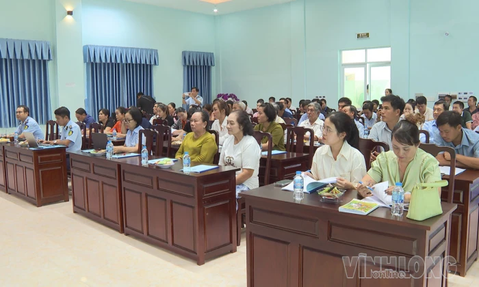 Tuyên truyền, phổ biến các quy định của pháp luật trong kinh doanh vật tư nông nghiệp