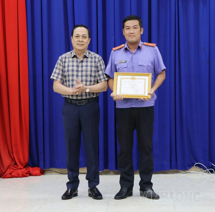 Đảng ủy các cơ quan Đảng tỉnh trao giải Cuộc thi chính luận về bảo vệ nền tảng tư tưởng của Đảng
