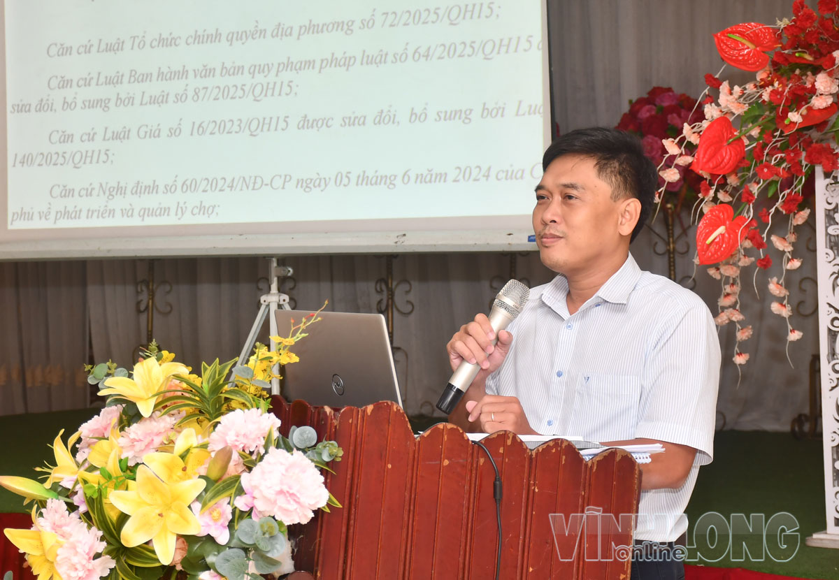 Báo cáo viên trình này nhiều nội dung tại lớp tập huấn.