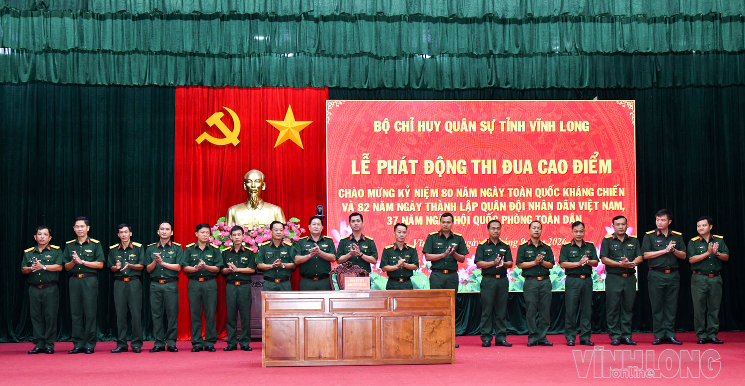 Các cơ quan, đơn vị ký kết giao ước thi đua.

