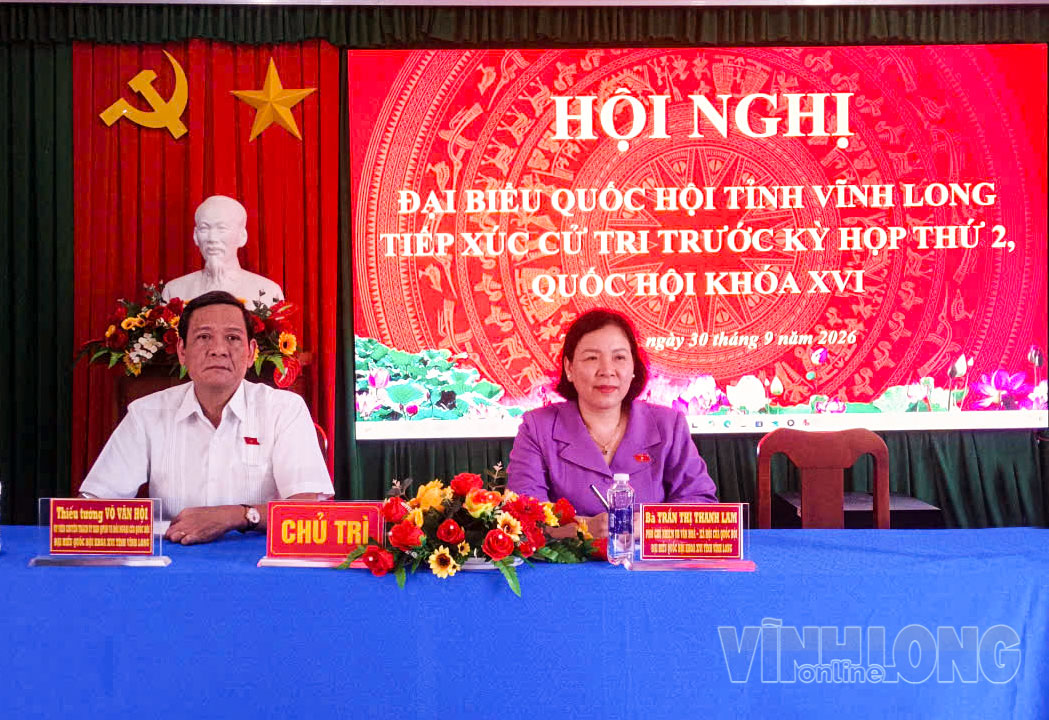 Đơn vị bầu cử số 5 - Đại biểu Quốc hội tỉnh tiếp xúc cử tri xã Tân Thủy. Ảnh: THÀNH LẬP