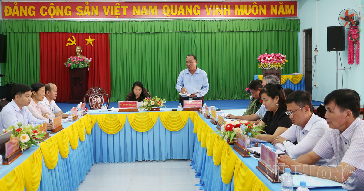 Đồng chí Lâm Thái Hòa- Phó Bí thư Thường trực Đảng ủy xã Long Hiệp phát biểu tại buổi giám sát.