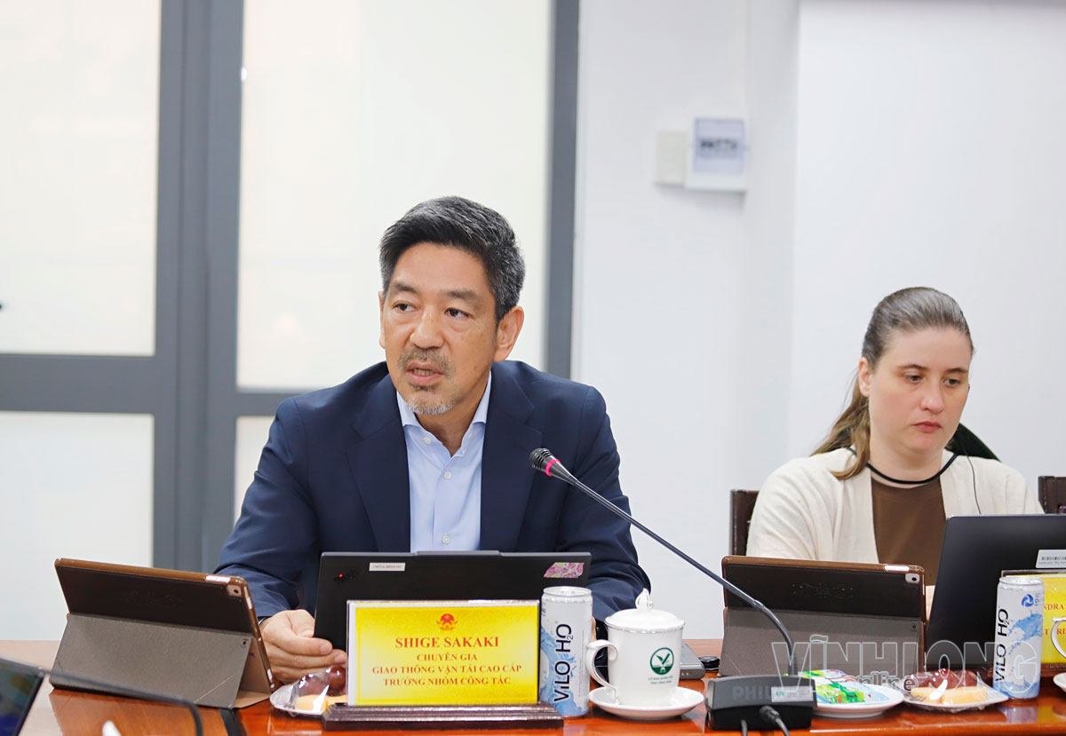 Ông Shige Sakaki - Chuyên gia giao thông vận tải cao cấp, Trưởng nhóm công tác phát biểu.