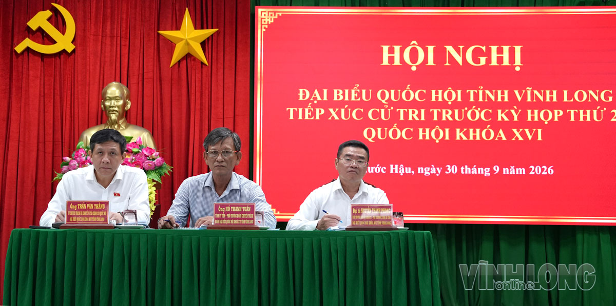 Đại biểu Quốc hội Đơn vị bầu cử số 1 tiếp xúc cử tri phường Phước Hậu. Ảnh: HẢI YẾN
