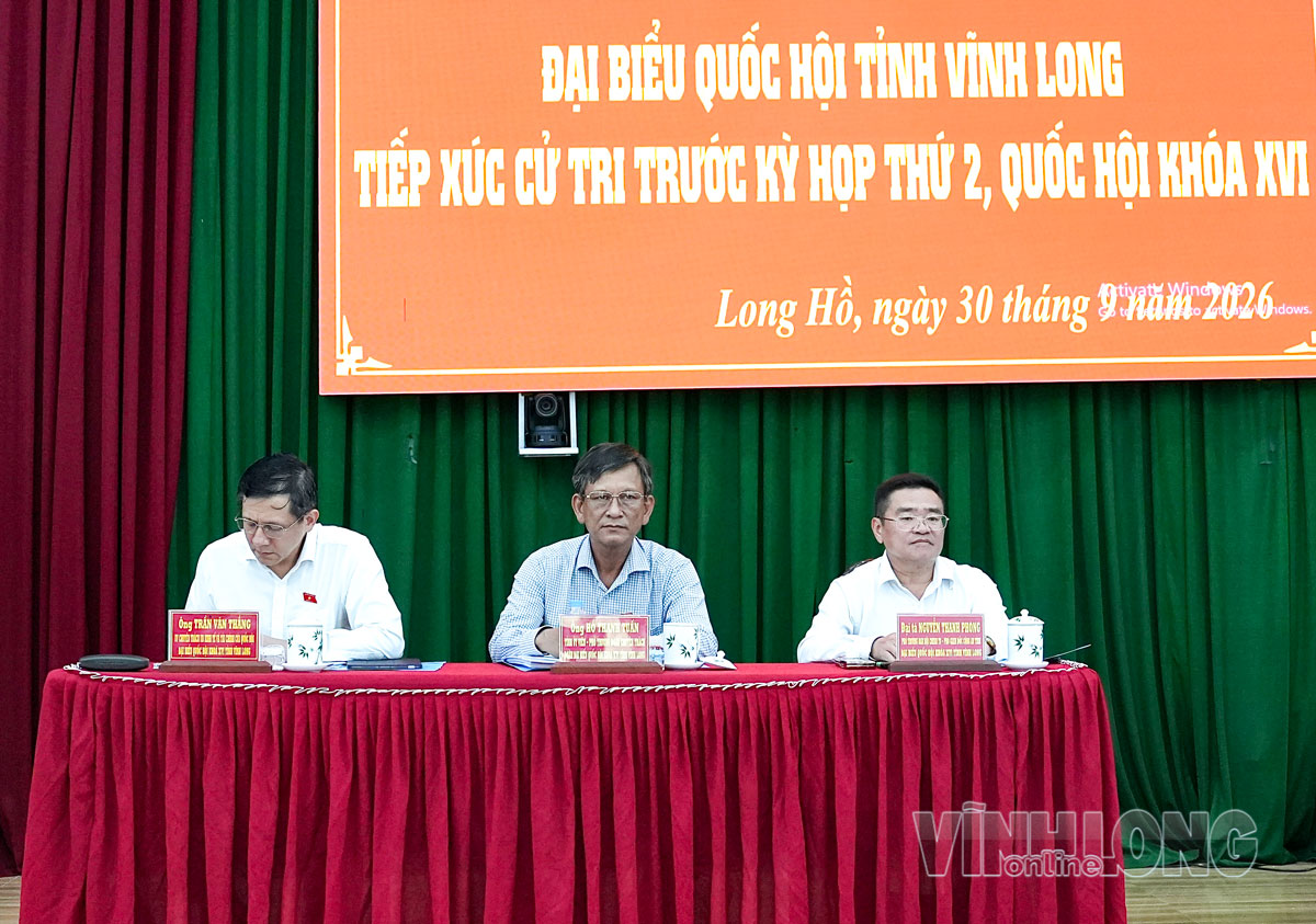  Đại biểu Quốc hội Đơn vị bầu cử số 1 tiếp xúc cử tri xã Long Hồ. Ảnh: HẢI YẾN