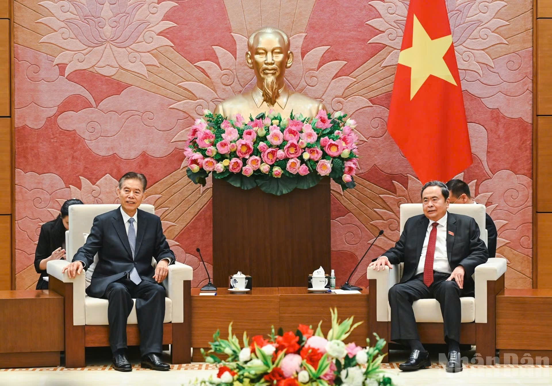 Chủ tịch Quốc hội Trần Thanh Mẫn tiếp Chủ nhiệm Ủy ban Tài chính-Kinh tế của Nhân đại toàn quốc Trung Quốc Chung Sơn. (Ảnh: DUY LINH)
