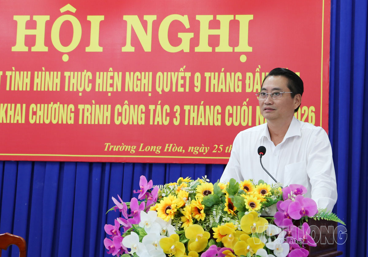 Đồng chí Nguyễn Quỳnh Thiện- Tỉnh ủy viên, Phó Chủ tịch UBND tỉnh phát biểu chỉ đạo hội nghị.