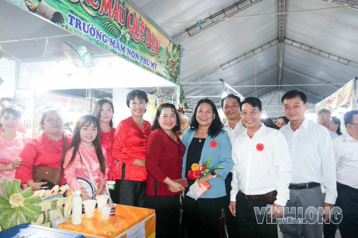 Xã Phước Mỹ Trung khai mạc hội chợ thương mại năm 2026, gắn với Tuần lễ văn hóa - du lịch - chuyển đổi số và ẩm thực xứ Dừa