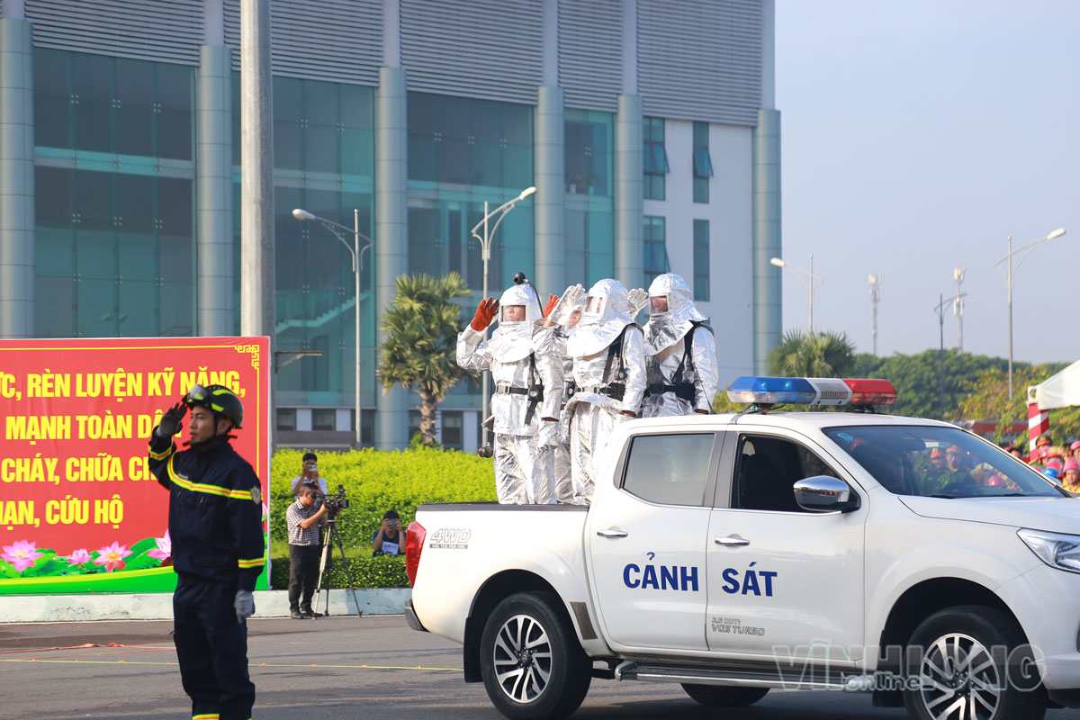 Một số trang thiết bị, phương tiện chữa cháy, cứu nạn, cứu hộ đặc trưng, tiêu biểu của lực lượng Cảnh sát PCCC và cứu nạn, cứu hộ, Công an tỉnh Vĩnh Long.
