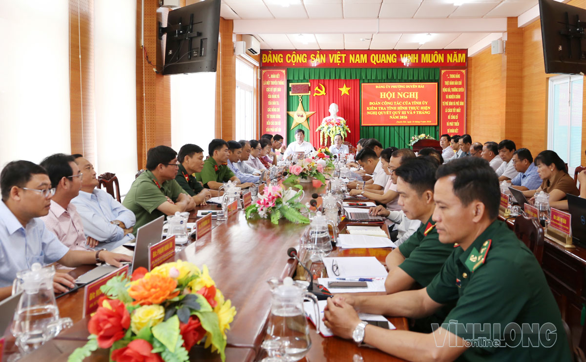 Đại biểu dự hội nghị kiểm tra tại phường Duyên Hải.