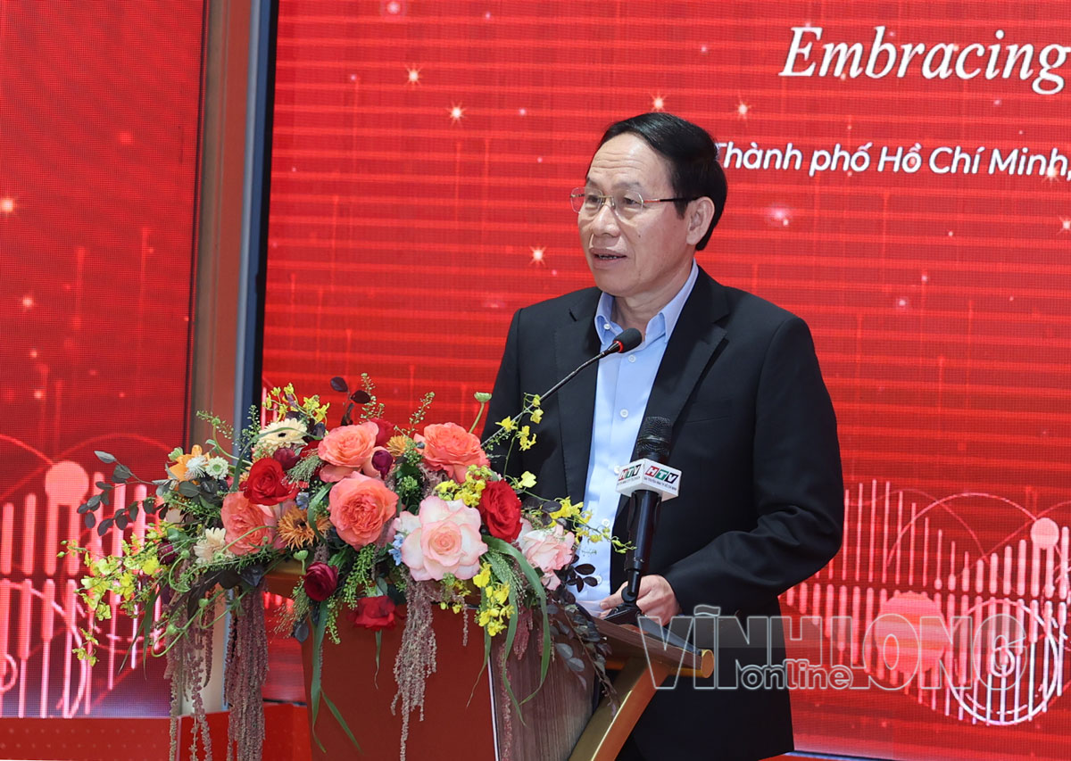 Phó Thủ tướng Chính phủ Lê Tiến Châu phát biểu tại hội nghị. Ảnh: UEH cung cấp.