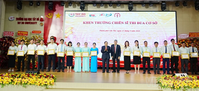 Trường ĐH Tây Đô khai giảng năm học 2026-2027