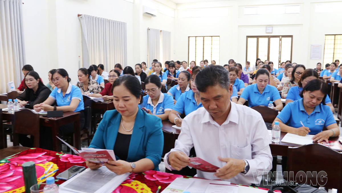 Đại biểu dự buổi triển khai.