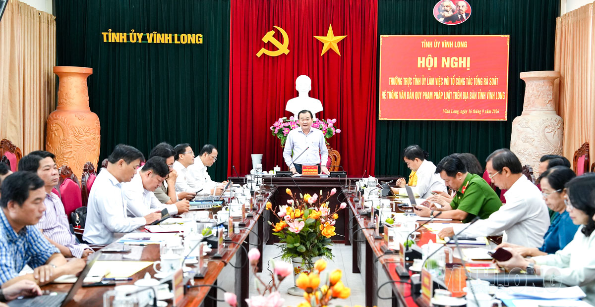 Đồng chí Nguyễn Minh Dũng - Ủy viên Dự khuyết Trung ương Đảng, Phó Bí thư Tỉnh ủy, Chủ tịch HĐND tỉnh phát biểu tại buổi làm việc.