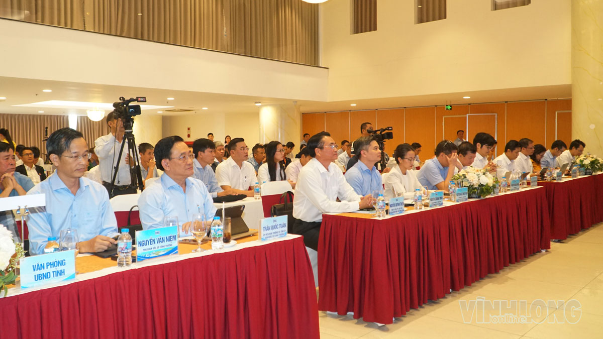 Các đại biểu tham dự hội nghị.