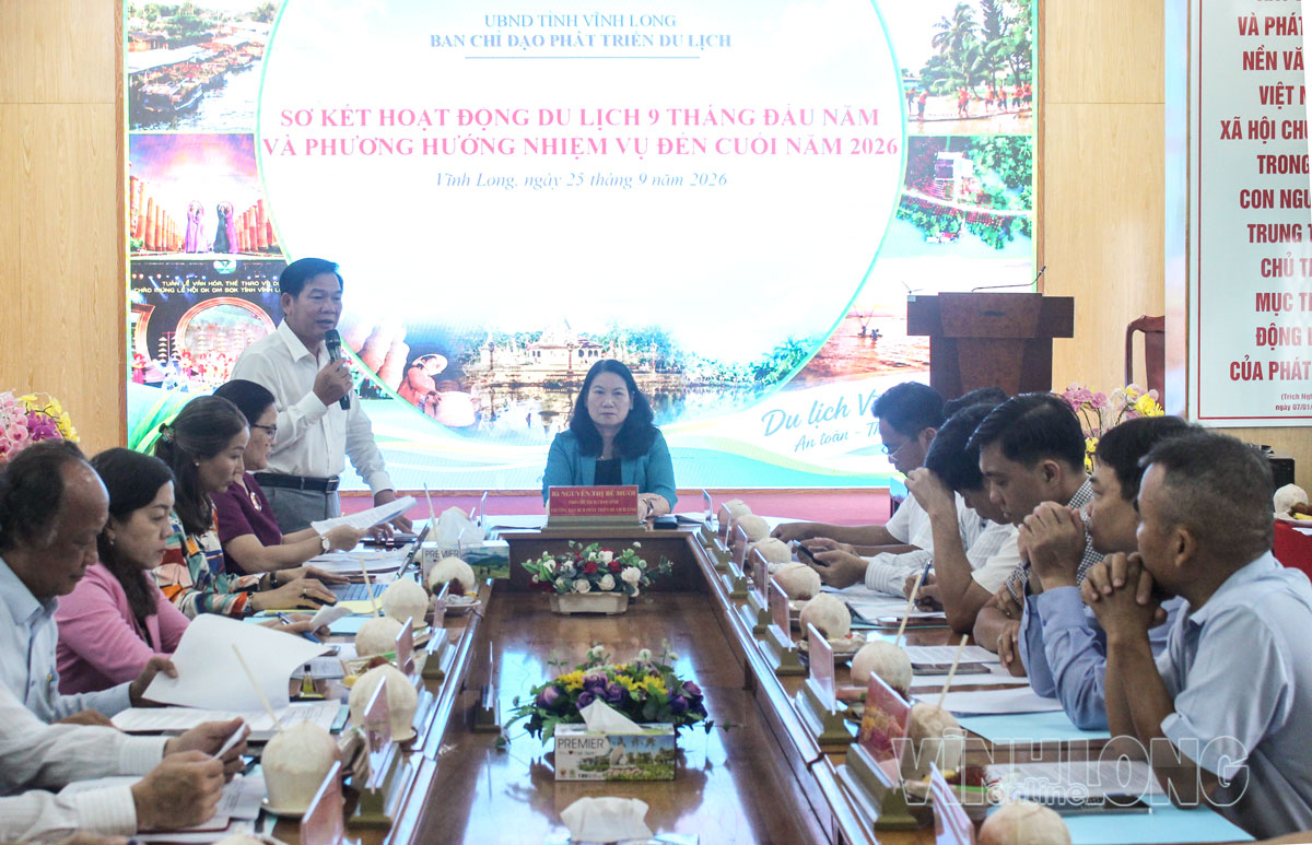 Bà Nguyễn Thị Bé Mười- Tỉnh ủy viên, Phó Chủ tịch UBND tỉnh, Trưởng BCĐ Phát triển Du lịch tỉnh chủ trì cuộc họp.