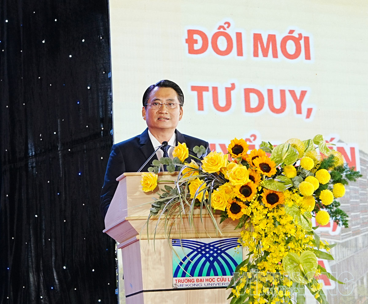 Đồng chí Nguyễn Quỳnh Thiện- Tỉnh ủy viên, Phó Chủ tịch UBND tỉnh phát biểu chỉ đạo tại buổi lễ.