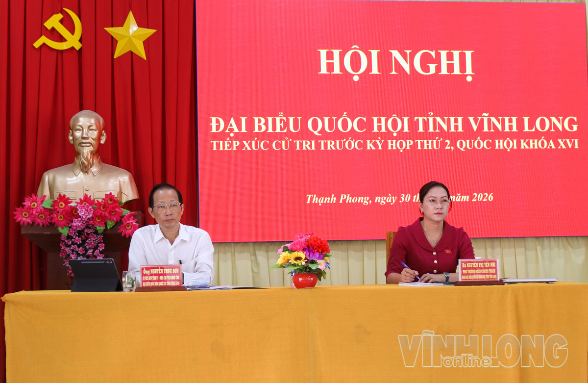 Đoàn đại biểu Quốc hội tỉnh Vĩnh Long - Đơn vị bầu cử số 6 tiếp xúc cử tri tại xã Thạnh Phong. Ảnh: THẠCH THẢO.