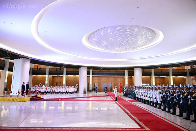 Lễ đón chính thức Nhà vua Thái Lan Maha Vajiralongkorn Phra Vajiraklaochaoyuhua và Hoàng hậu thăm cấp Nhà nước tới Việt Nam được tổ chức trọng thể tại Nhà Quốc hội (Hà Nội) - Ảnh: chinhphu.vn/Nhật Bắc

