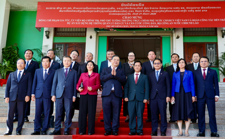 Phó Thủ tướng Thường trực Phạm Gia Túc và Đoàn đại biểu Việt Nam tại dự án Quản lý dữ liệu dân cư và căn cước công dân - Ảnh: chinhphu.vn/Phương Nguyên