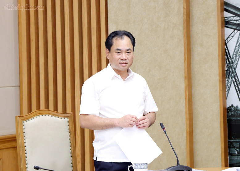 Bộ trưởng Bộ Nông nghiệp và Môi trường Trịnh Việt Hùng báo cáo tại cuộc họp - Ảnh: chinhphu.vn/Gia Huy

