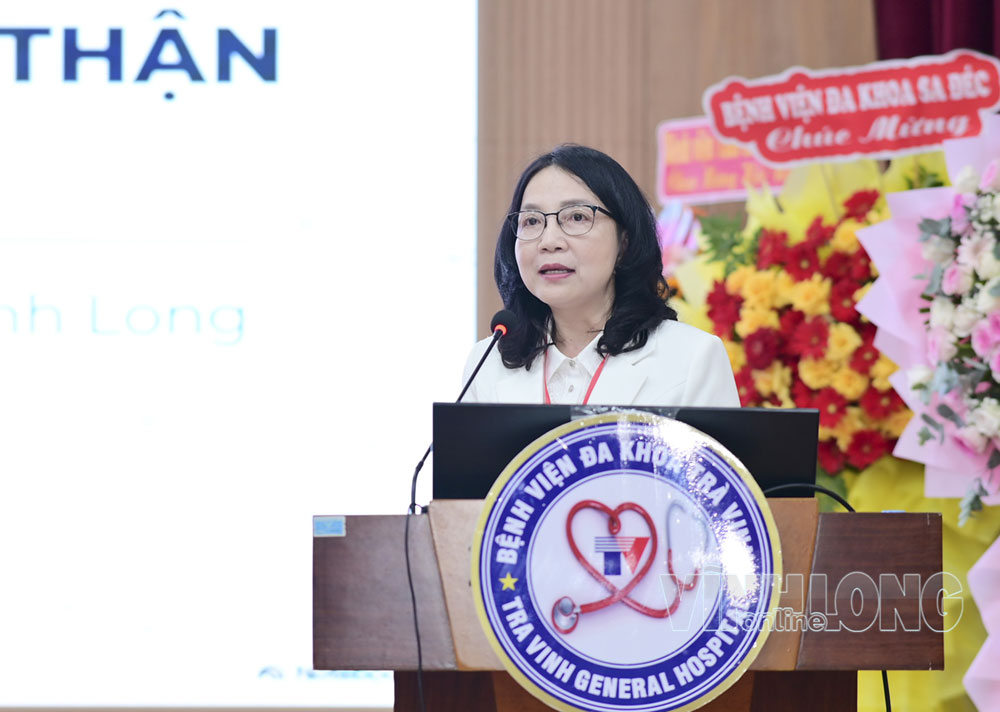 TS.BS Hồ Thị Thu Hằng - Giám đốc Sở Y tế trình bày mô hình quản lý nguy cơ tim mạch thận trên người bệnh đa bệnh lý.