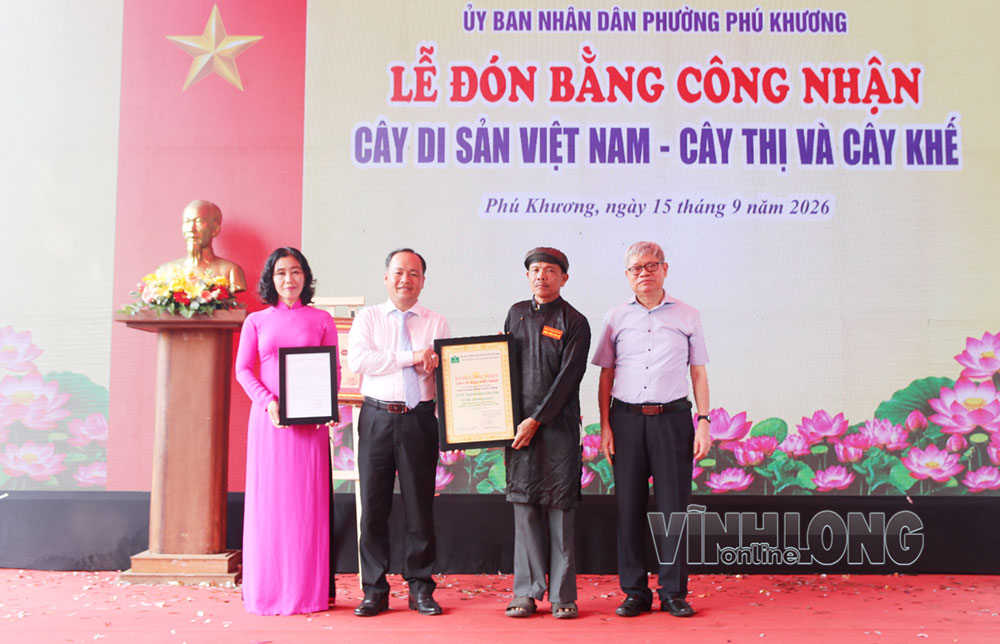 Địa phương đón nhận bằng công nhận Cây Di sản Việt Nam đối với cây Khế và cây Thị.
