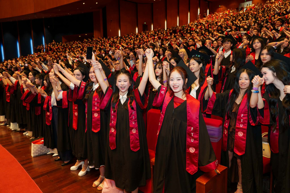 Sinh viên đại học trong Lễ tốt nghiệp. Ảnh: FTU