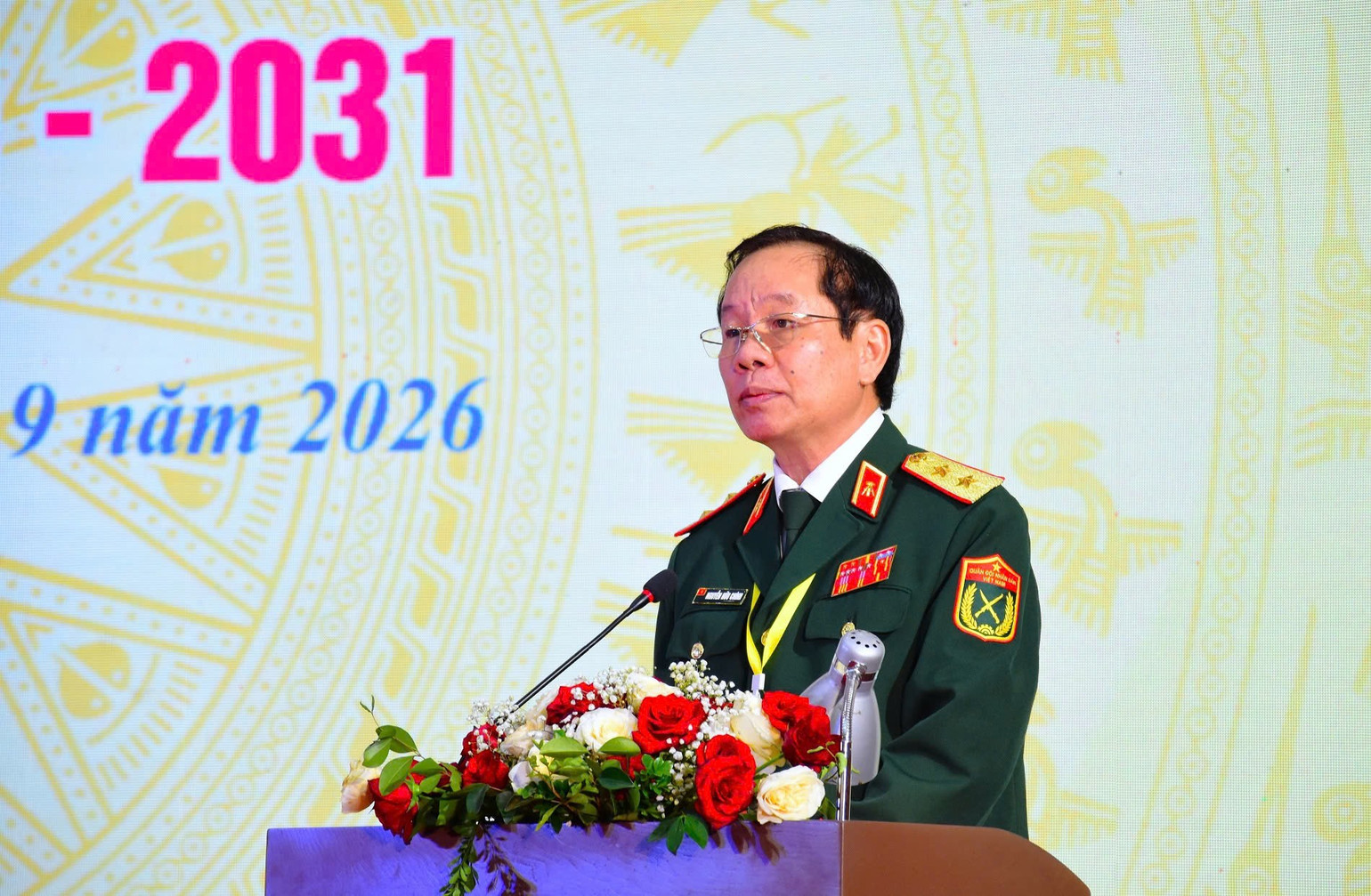 Trung tướng Nguyễn Hữu Chính, Chủ tịch Hội Nạn nhân chất độc da cam/dioxin Việt Nam, phát biểu khai mạc Đại hội. (Ảnh: VŨ DUY)